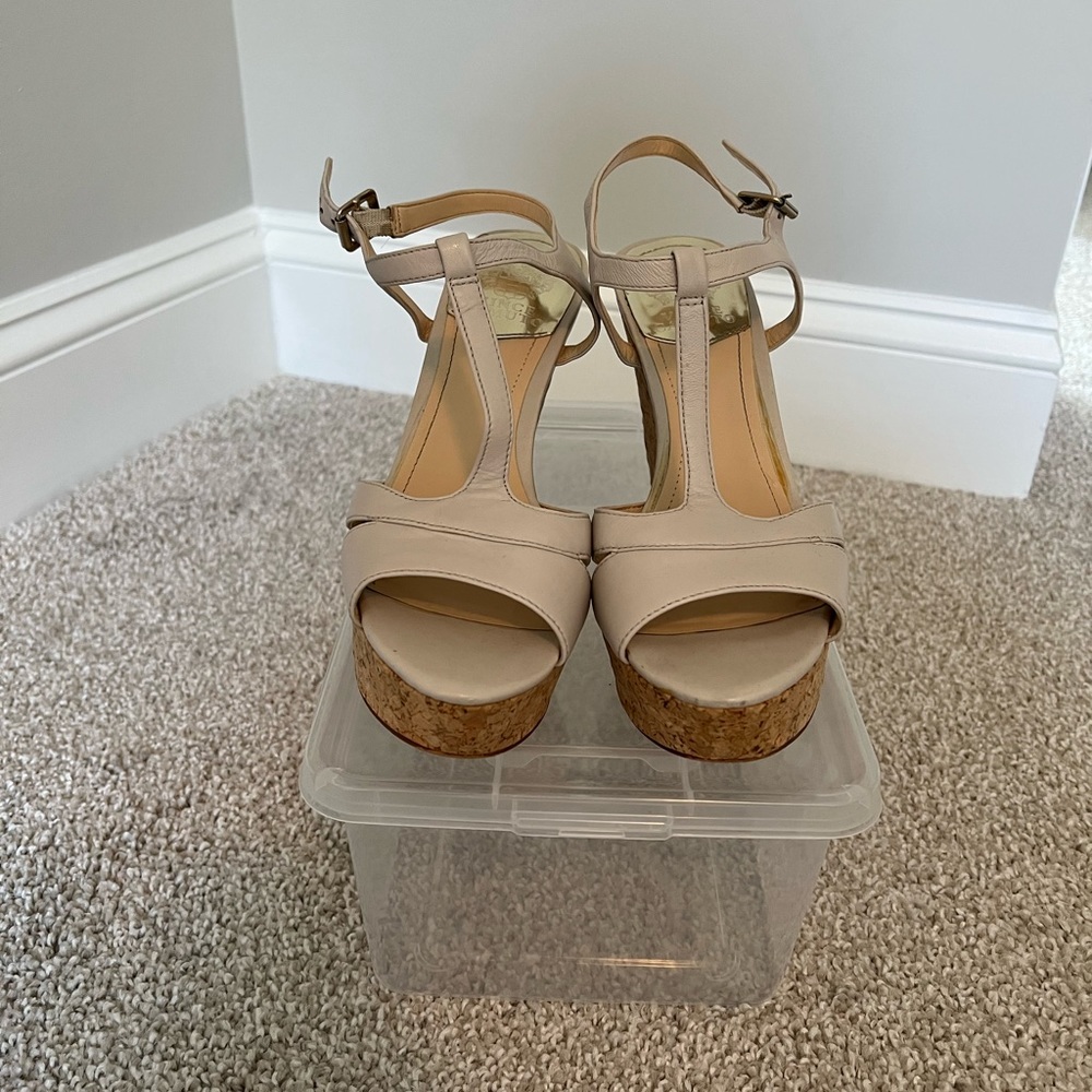 Women’s Summer Wedge Shoes Sz 9 Beige / Neutral Wedges by designer Vince Camuto